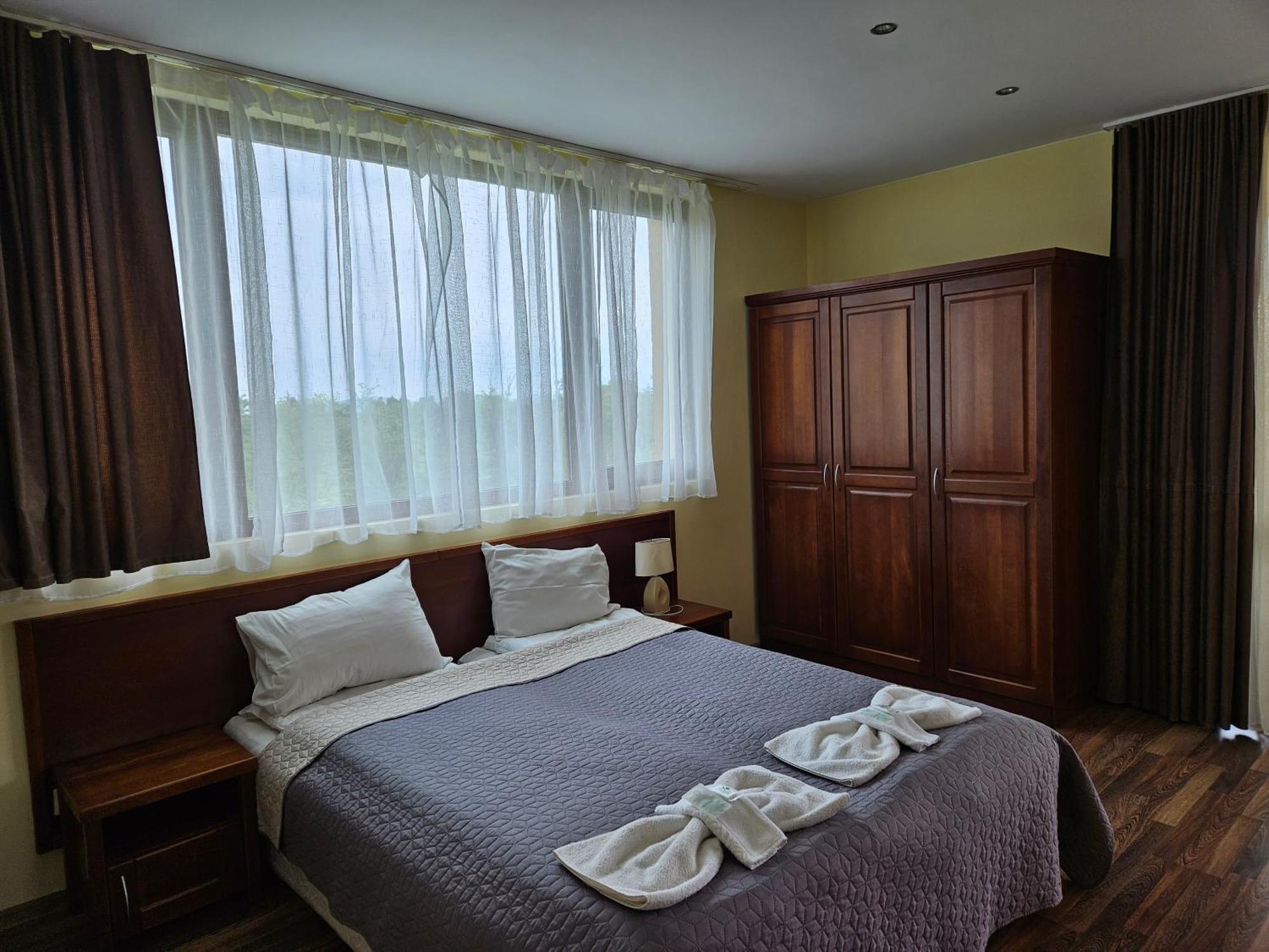 Family Hotel Komhotel Berkovitsa Luaran gambar
