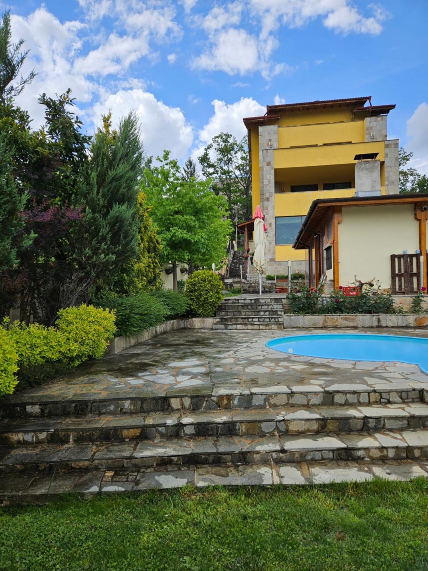 Family Hotel Komhotel Berkovitsa Luaran gambar
