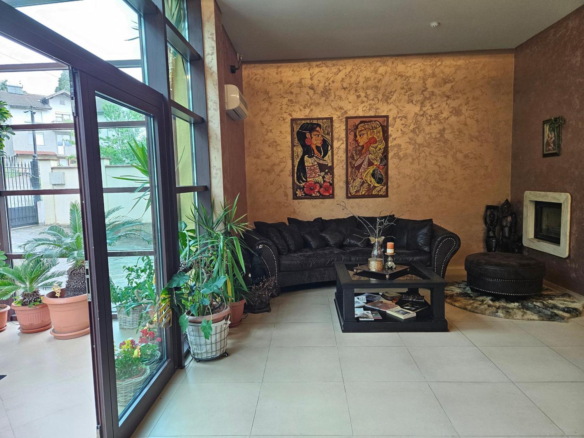 Family Hotel Komhotel Berkovitsa Luaran gambar