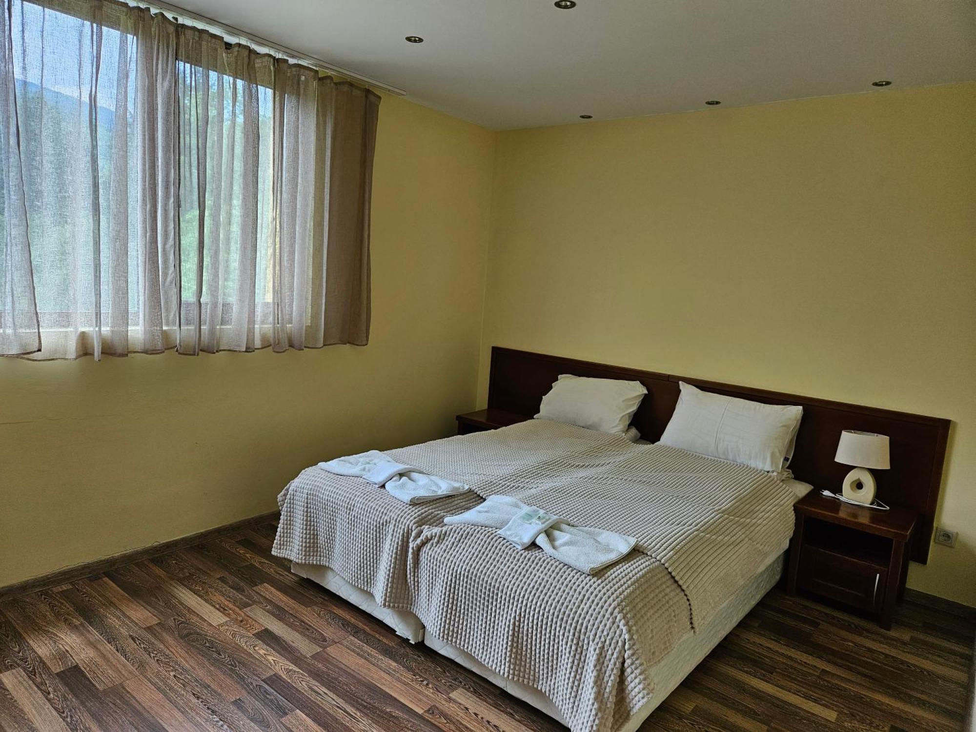 Family Hotel Komhotel Berkovitsa Luaran gambar