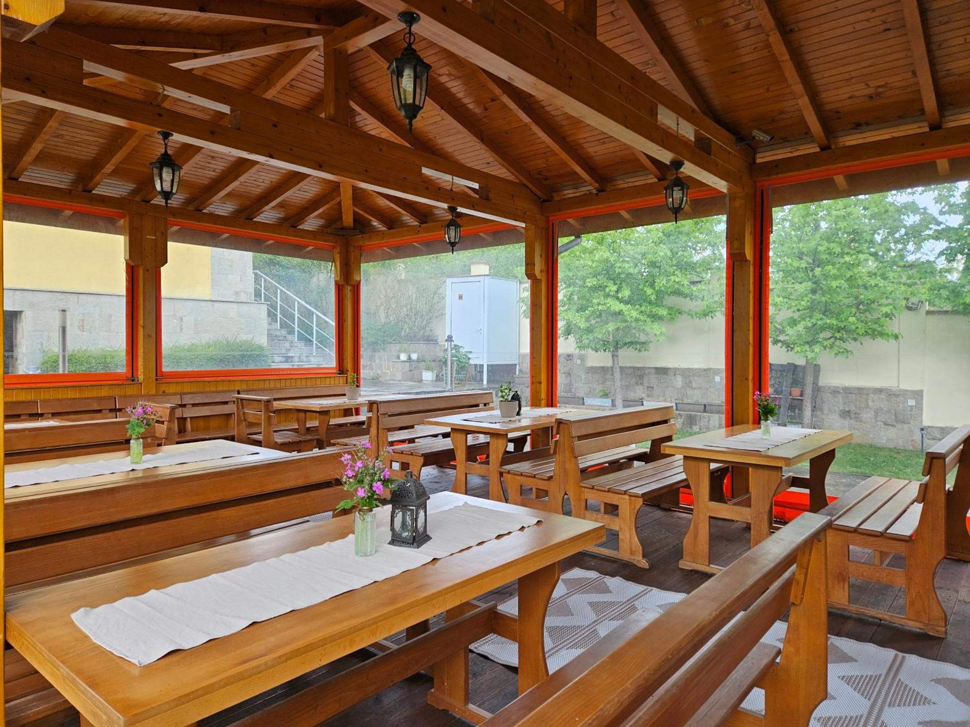 Family Hotel Komhotel Berkovitsa Luaran gambar