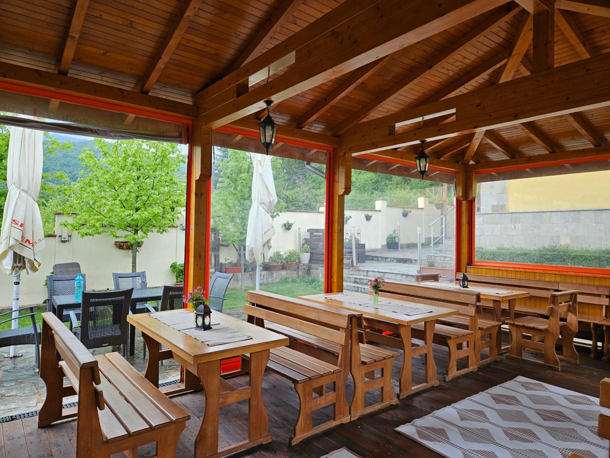 Family Hotel Komhotel Berkovitsa Luaran gambar