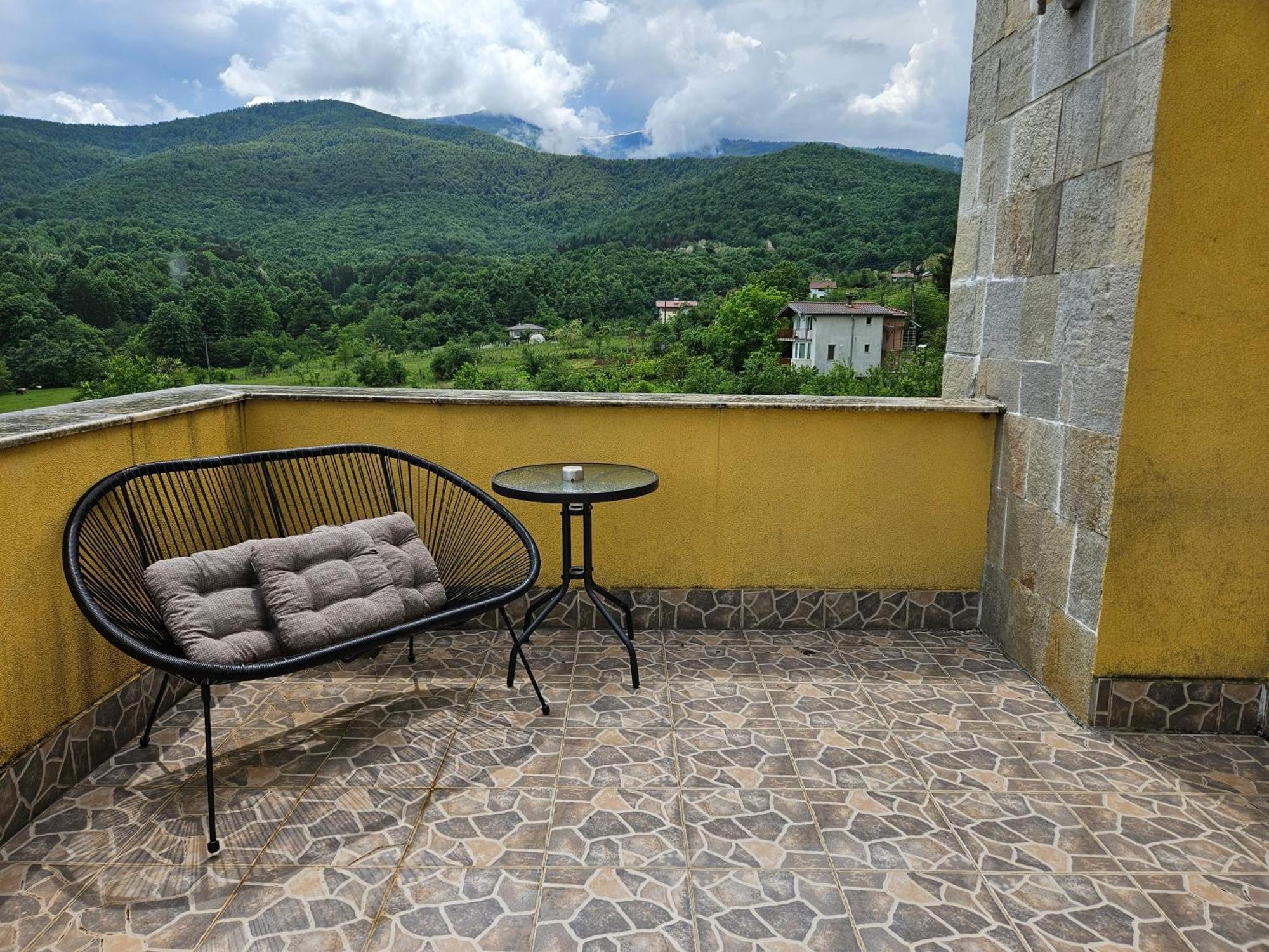Family Hotel Komhotel Berkovitsa Luaran gambar