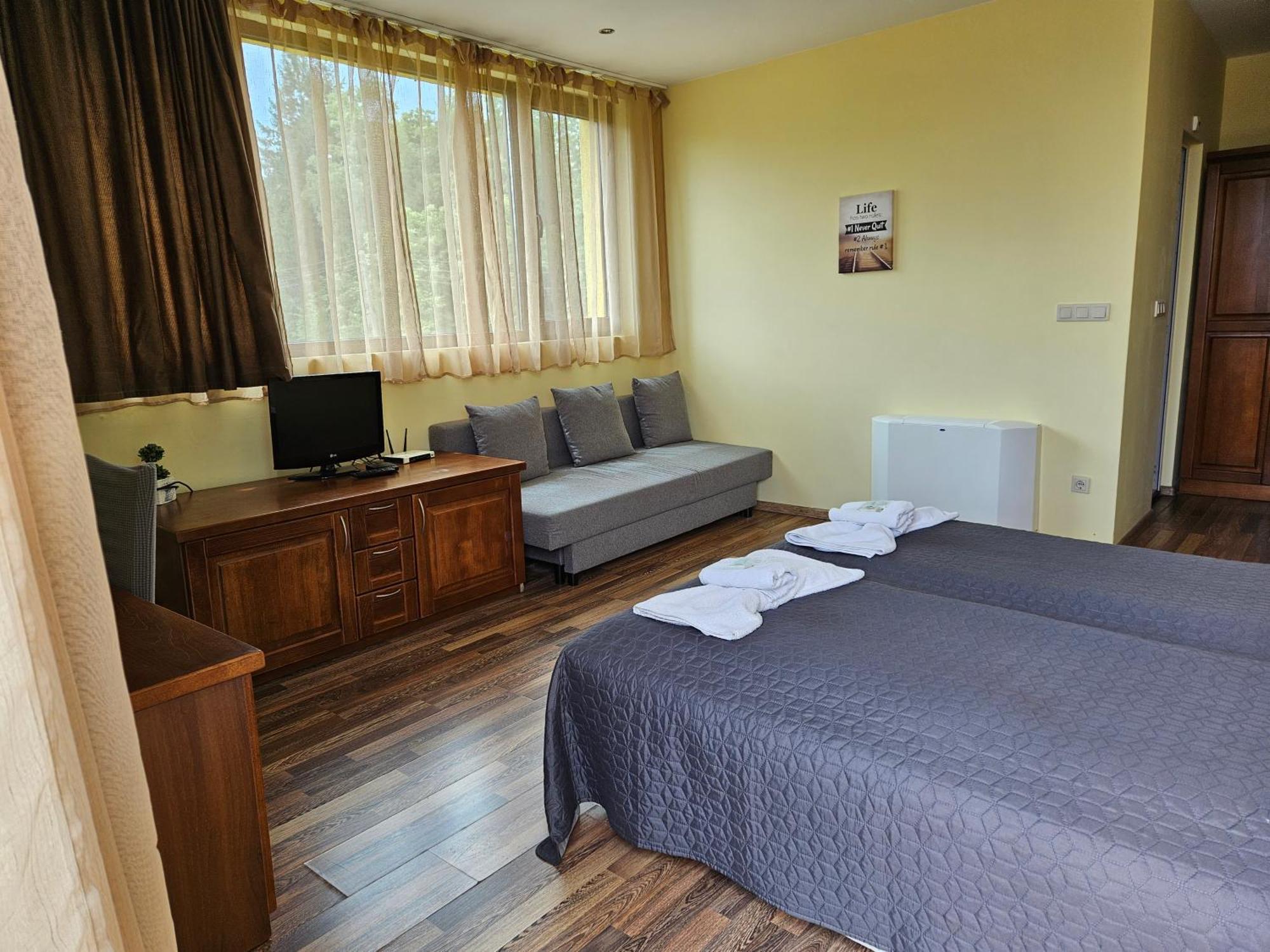 Family Hotel Komhotel Berkovitsa Luaran gambar