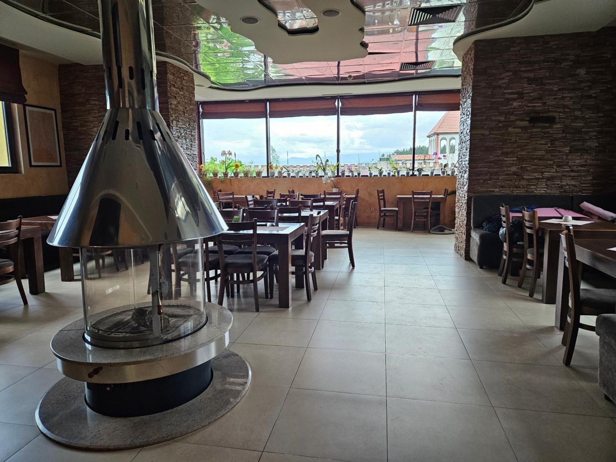 Family Hotel Komhotel Berkovitsa Luaran gambar