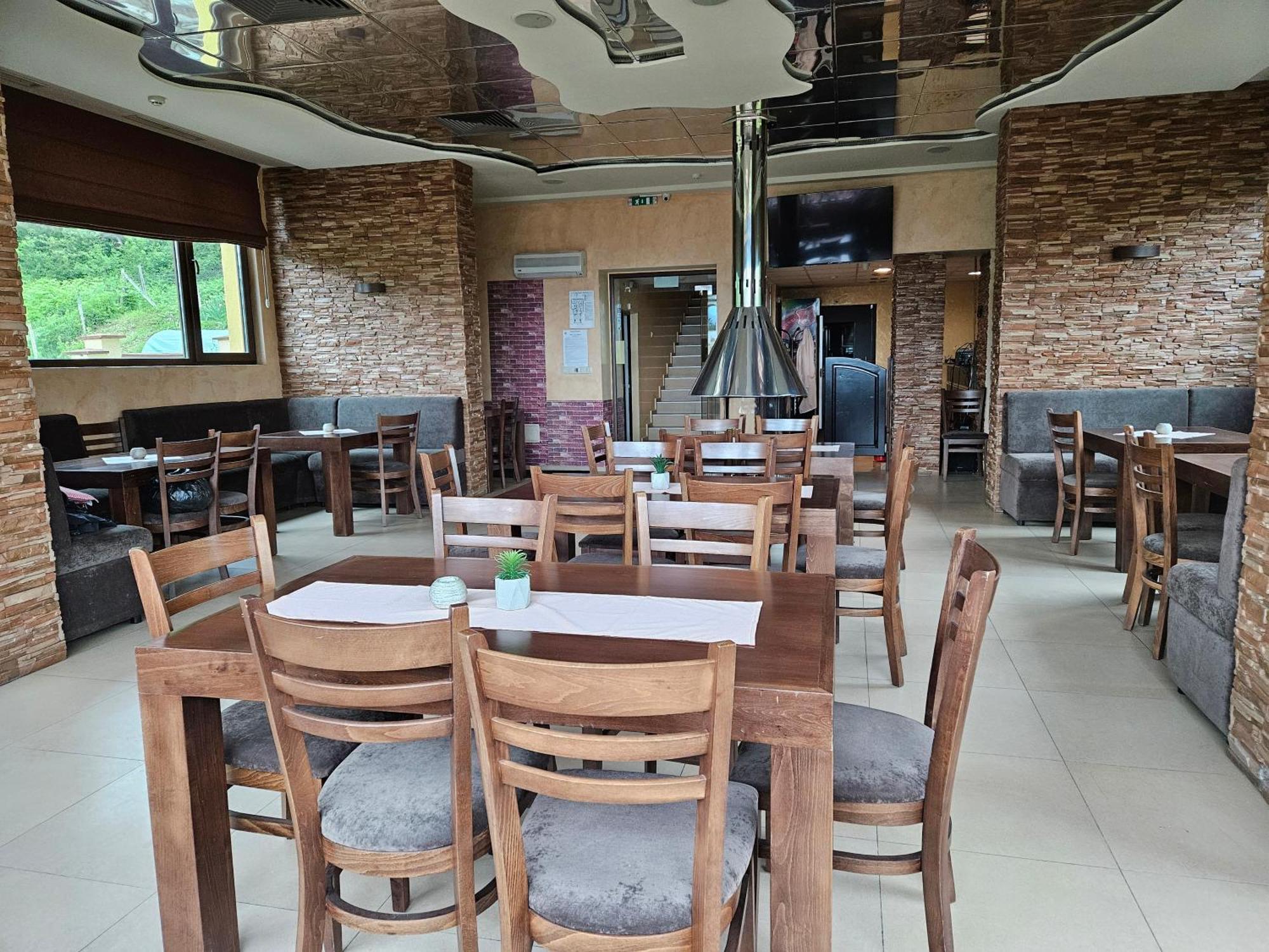 Family Hotel Komhotel Berkovitsa Luaran gambar